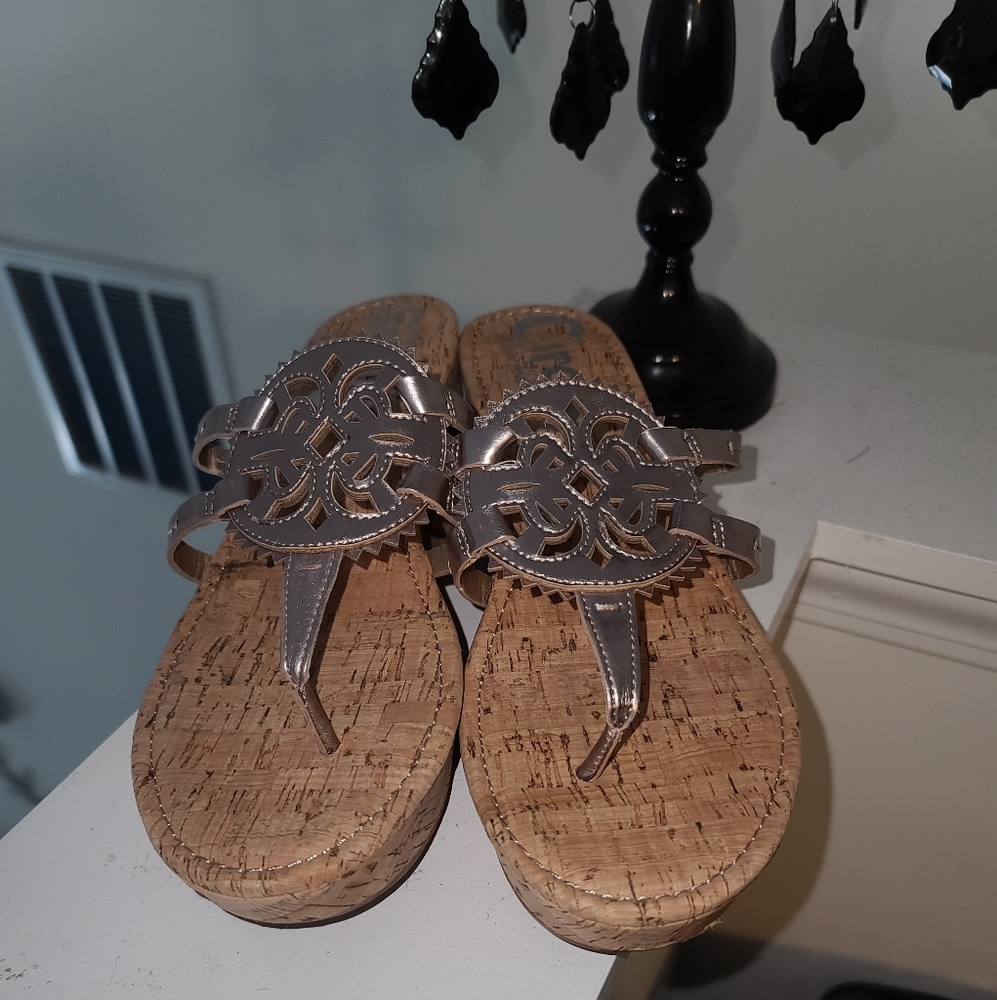 New Beautiful Gold Tone Medallion Image Sandals